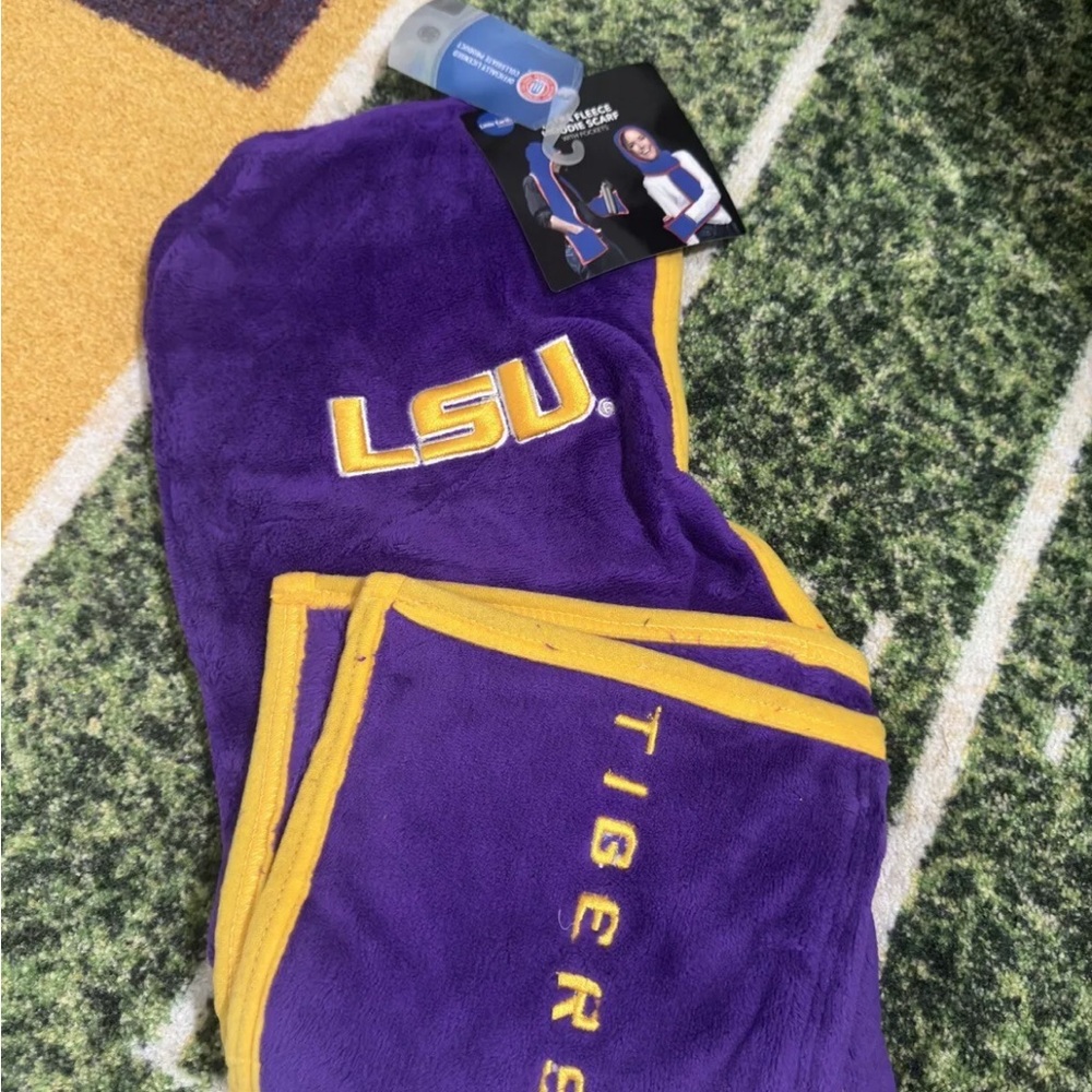 NWT LSU Tigers Hooded Scarf Purple Gold with Pockets College Football NCAA